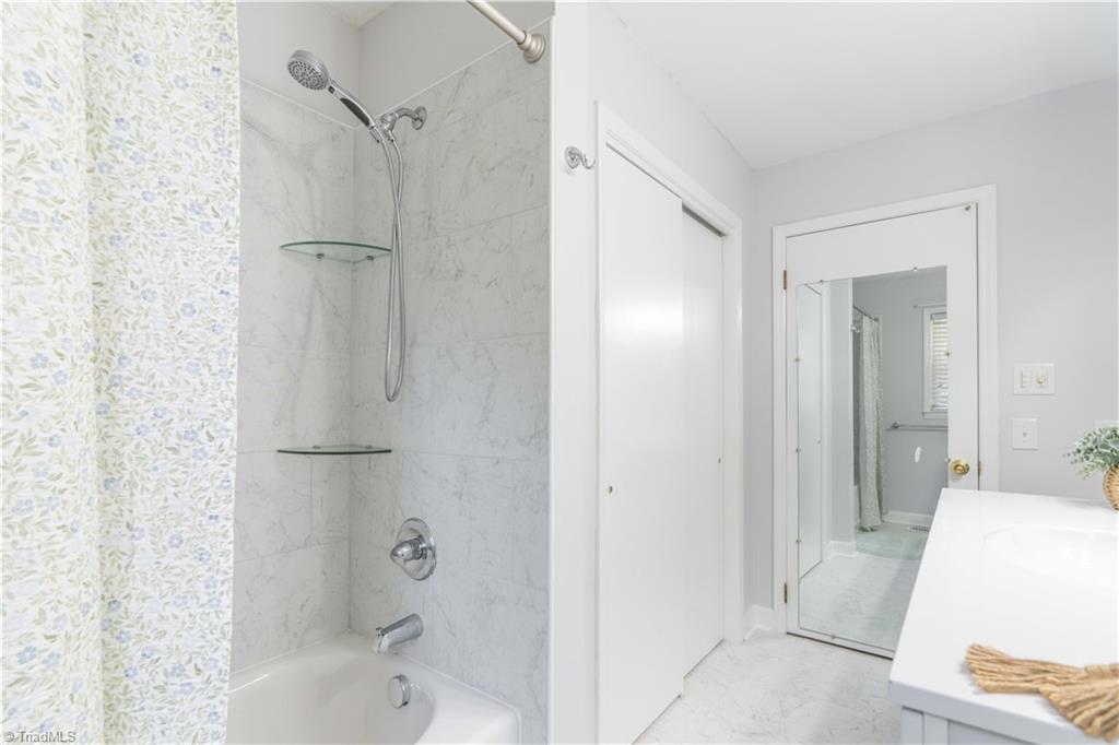 2910 Hope Valley Road Property Photo 17