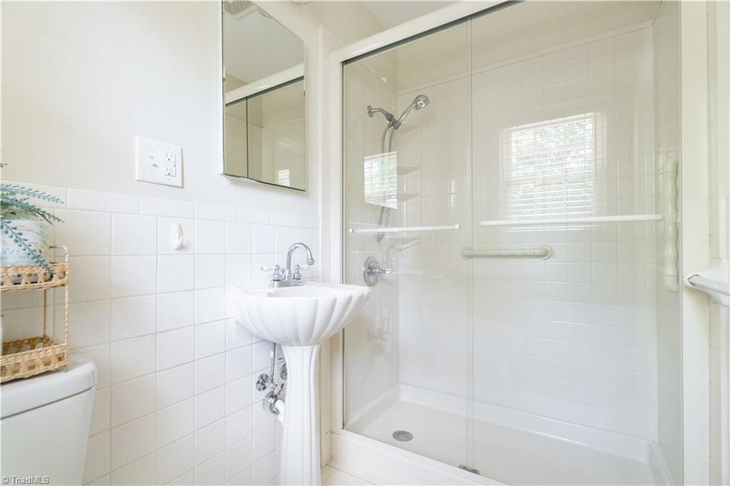 2910 Hope Valley Road Property Photo 22