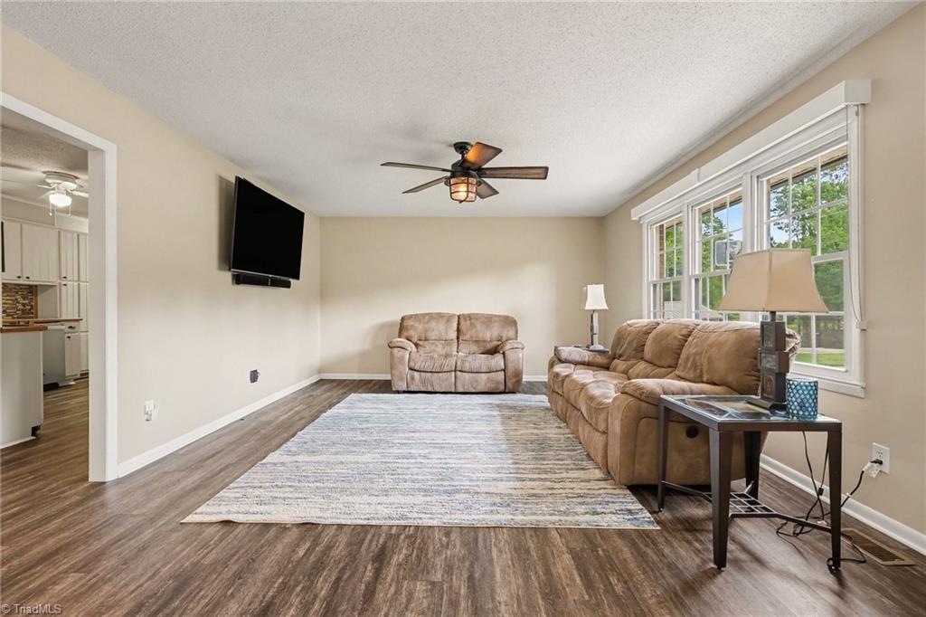 3848 Hillsdale Park Drive Property Photo 5
