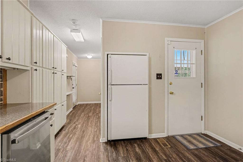 3848 Hillsdale Park Drive Property Photo 8