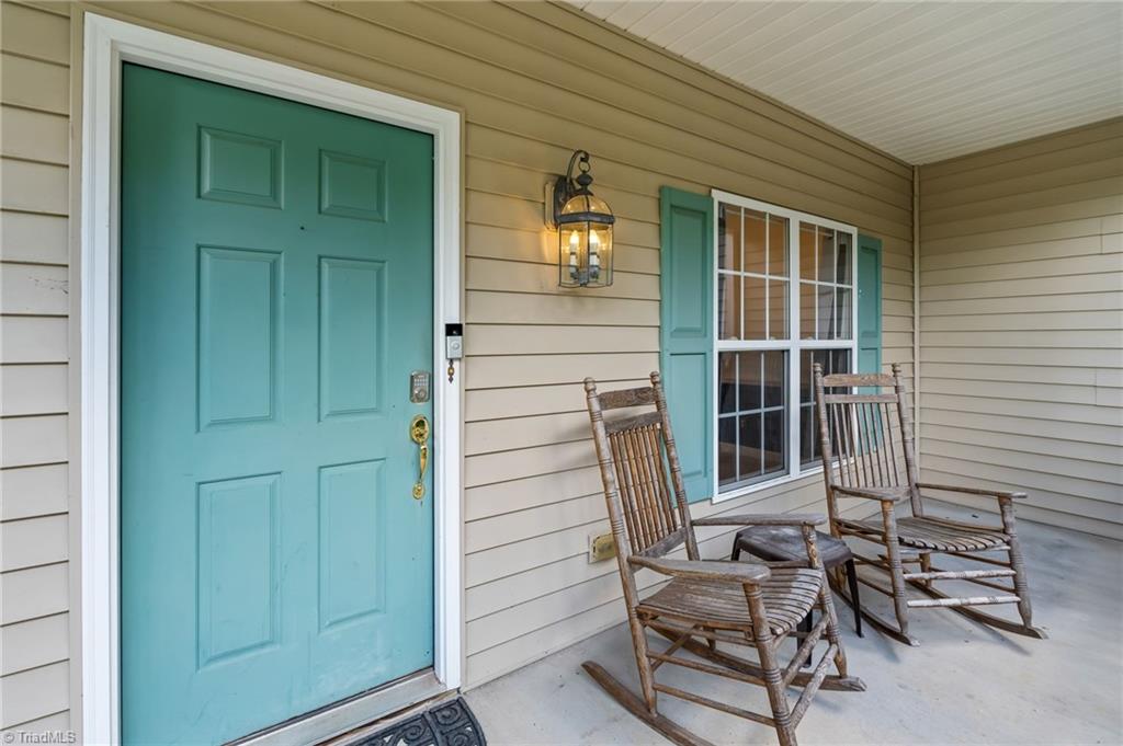7702 Perthshire Drive Property Photo 4