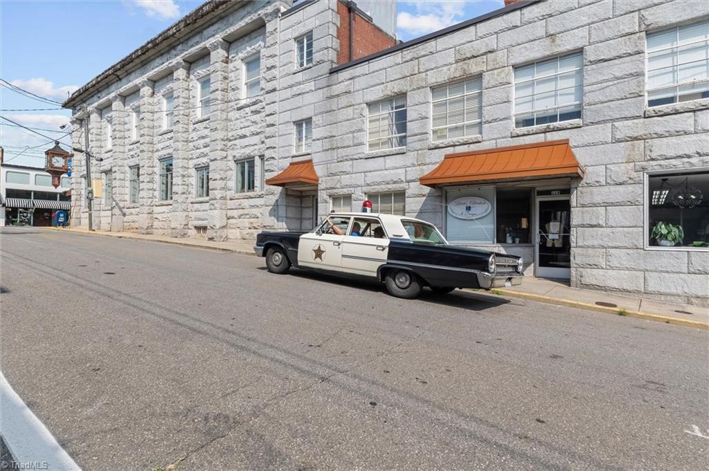 200 N Main Street Property Photo 4