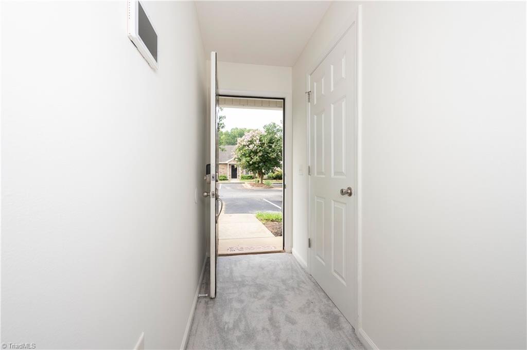 3273 Hyde Place Circle Property Photo 5