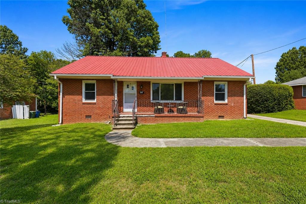 306 Oakgrove Drive Property Photo 1