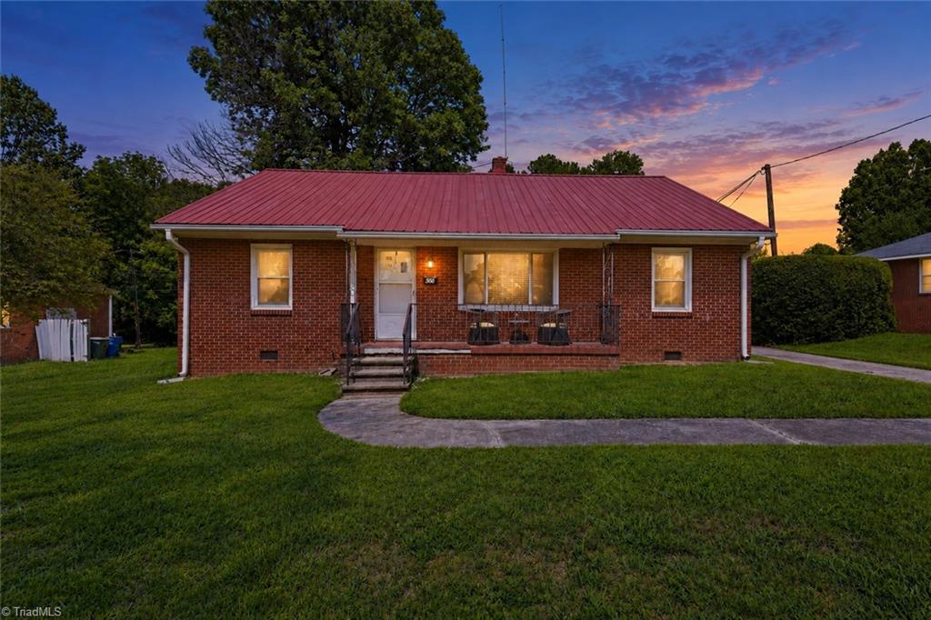 306 Oakgrove Drive Property Photo 1