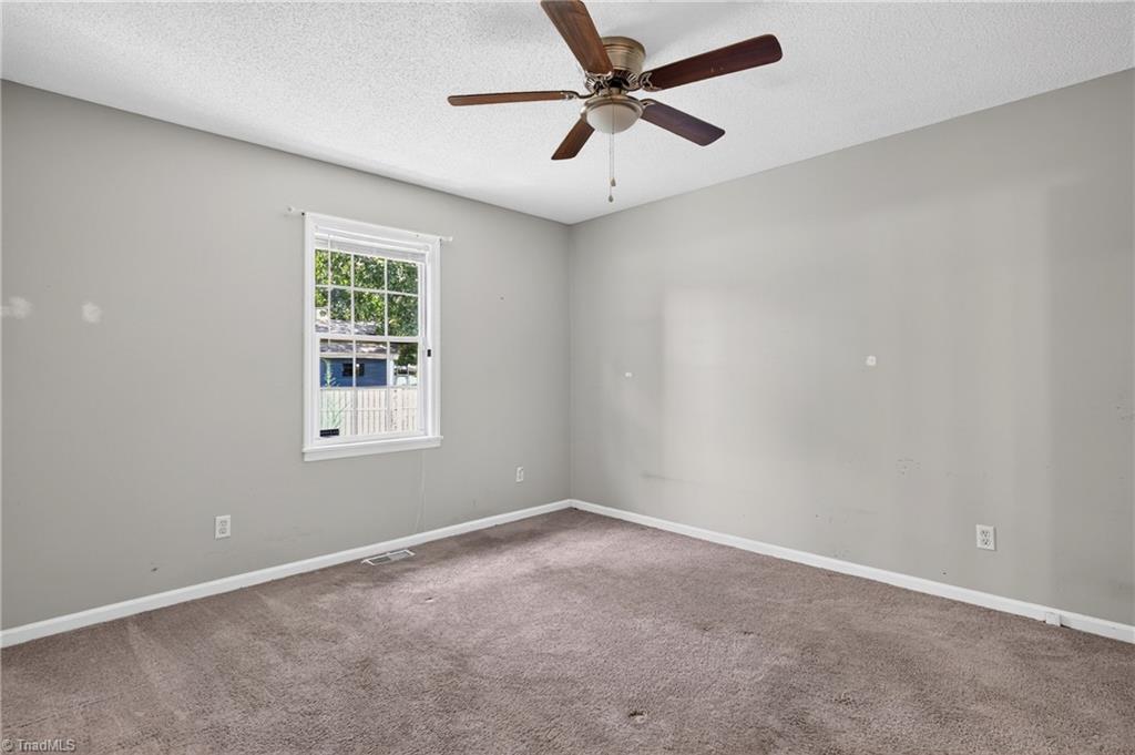 8 Hinkle Street Property Photo 5