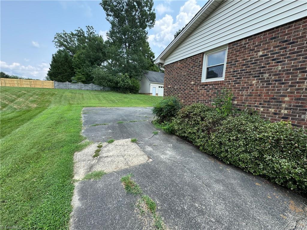 804 Lauras Lane Property Photo 8