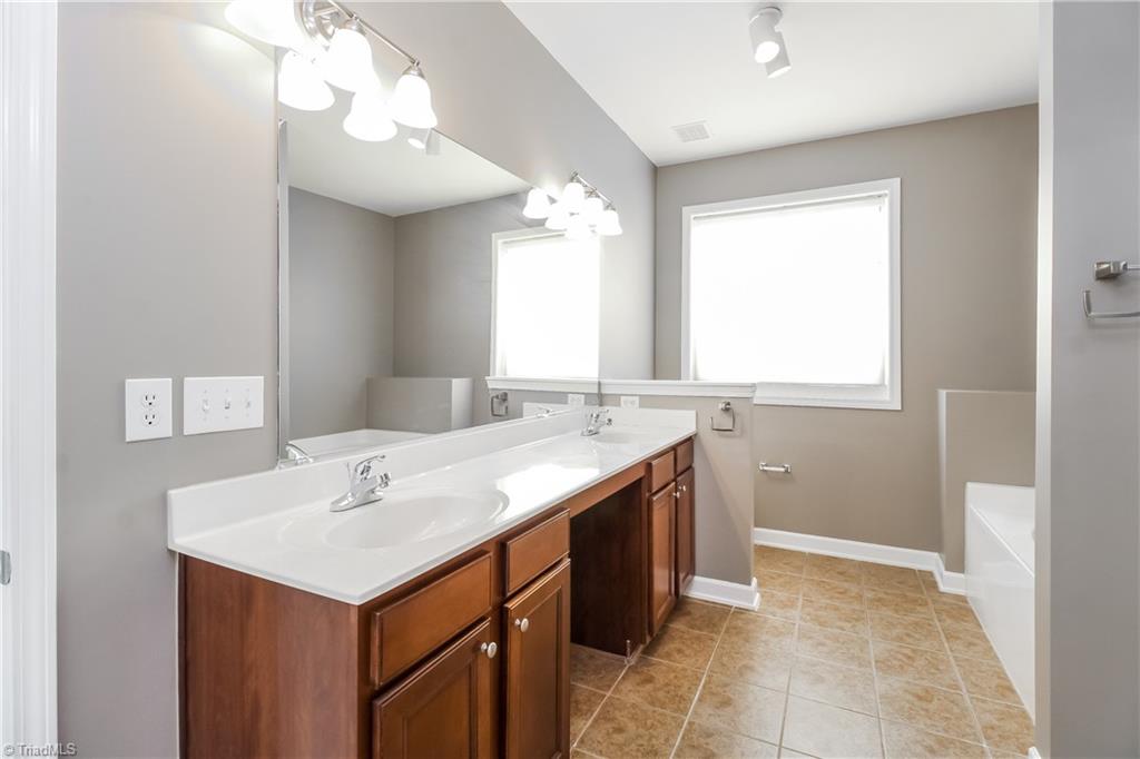 4512 Treebark Lane Property Photo 10