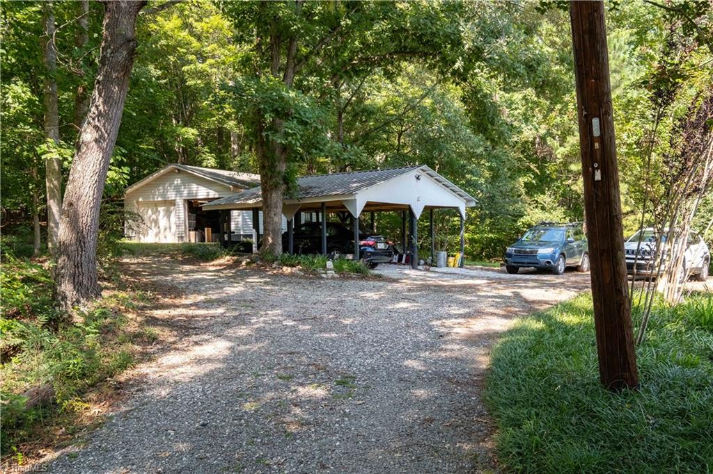 415 Benge Drive Property Photo 3
