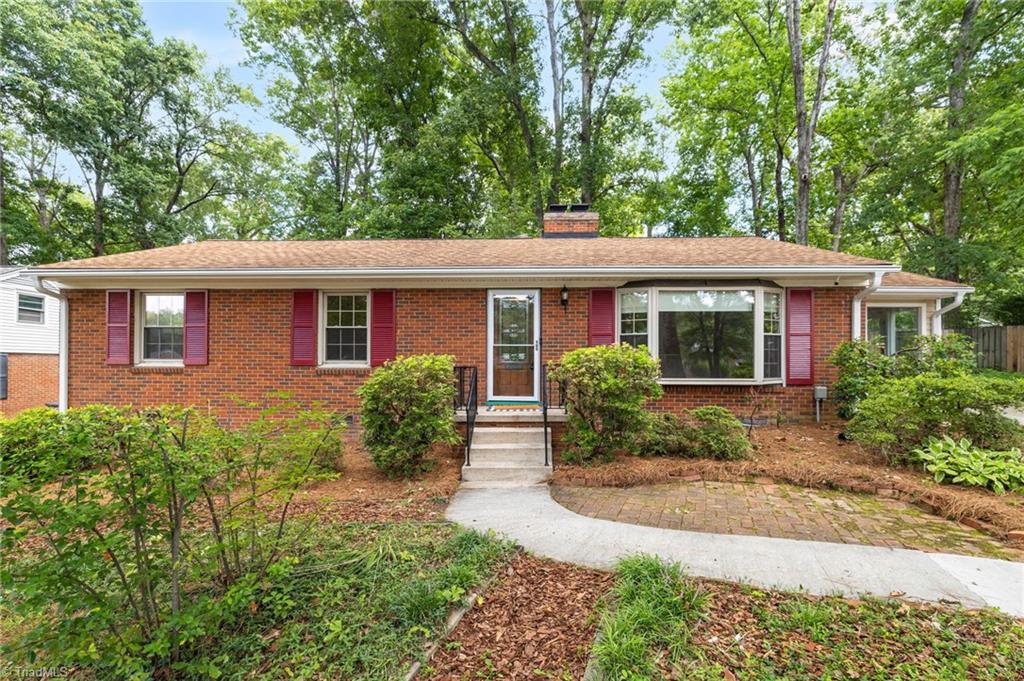 1002 Surry Drive Property Photo 1
