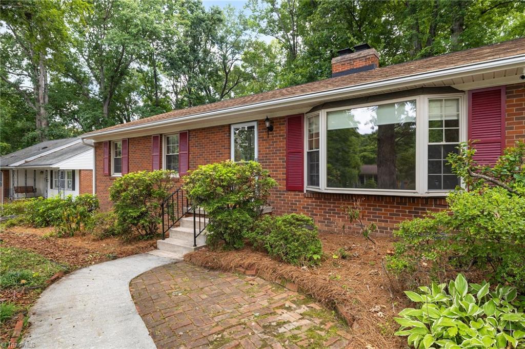 1002 Surry Drive Property Photo 2