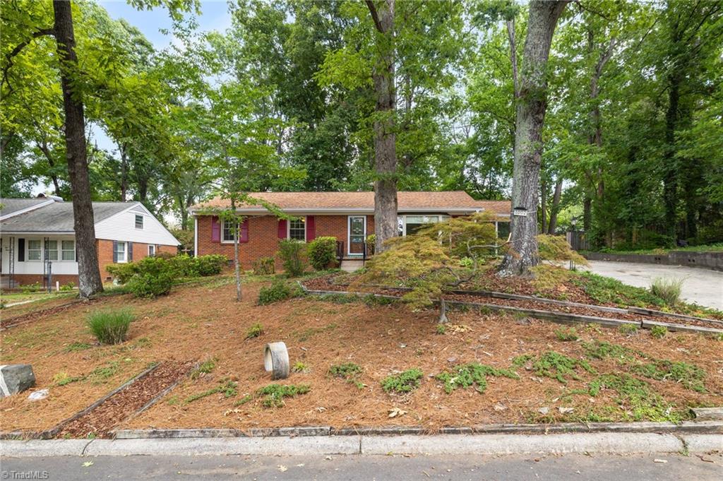 1002 Surry Drive Property Photo 3