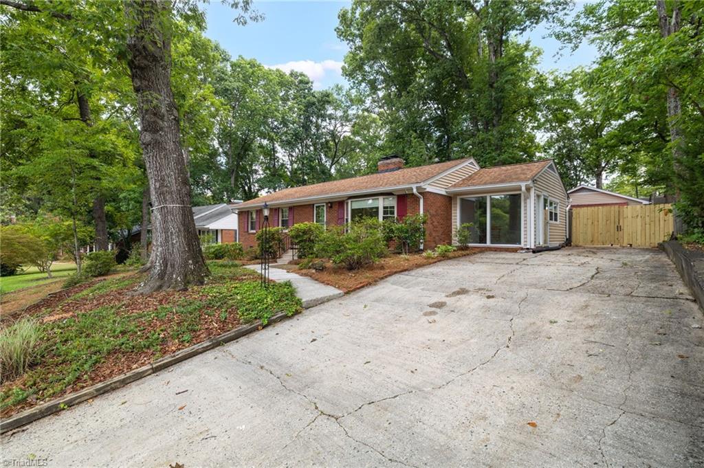 1002 Surry Drive Property Photo 4