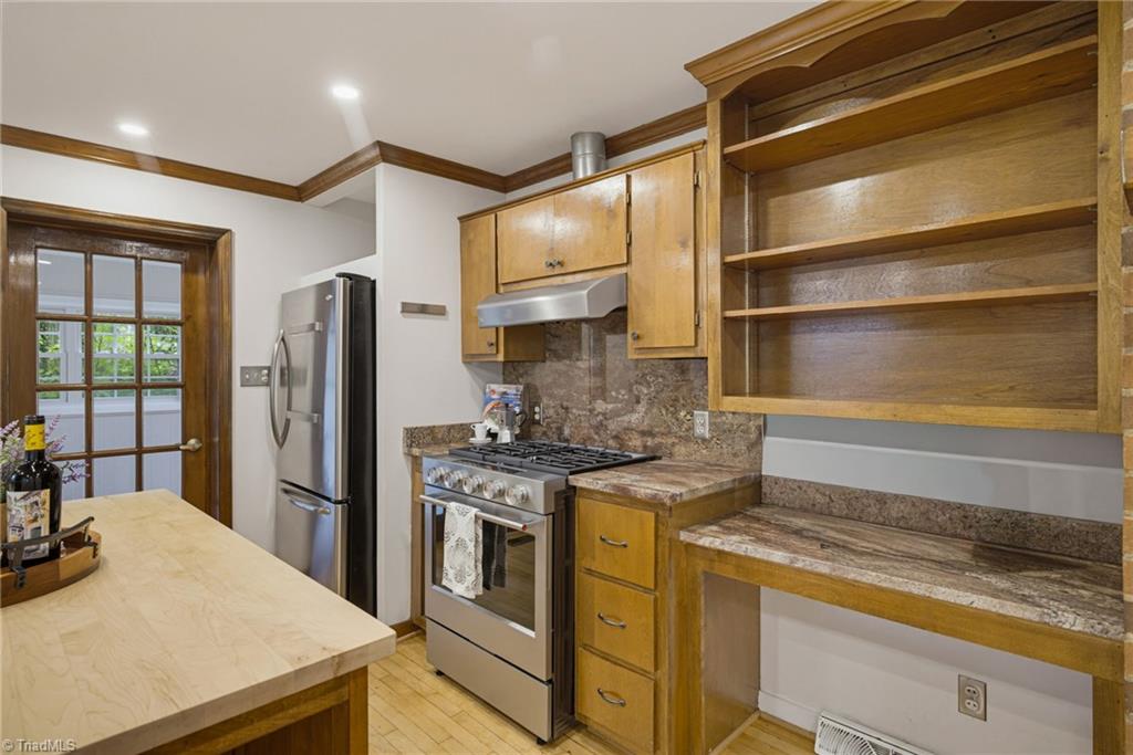 1002 Surry Drive Property Photo 15