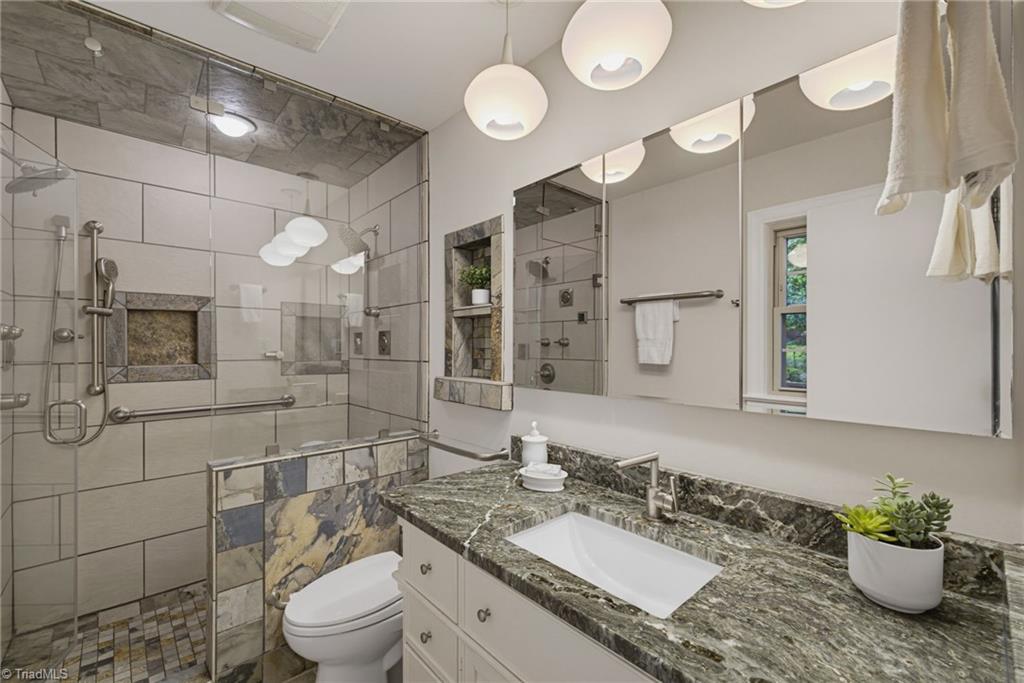 1002 Surry Drive Property Photo 20