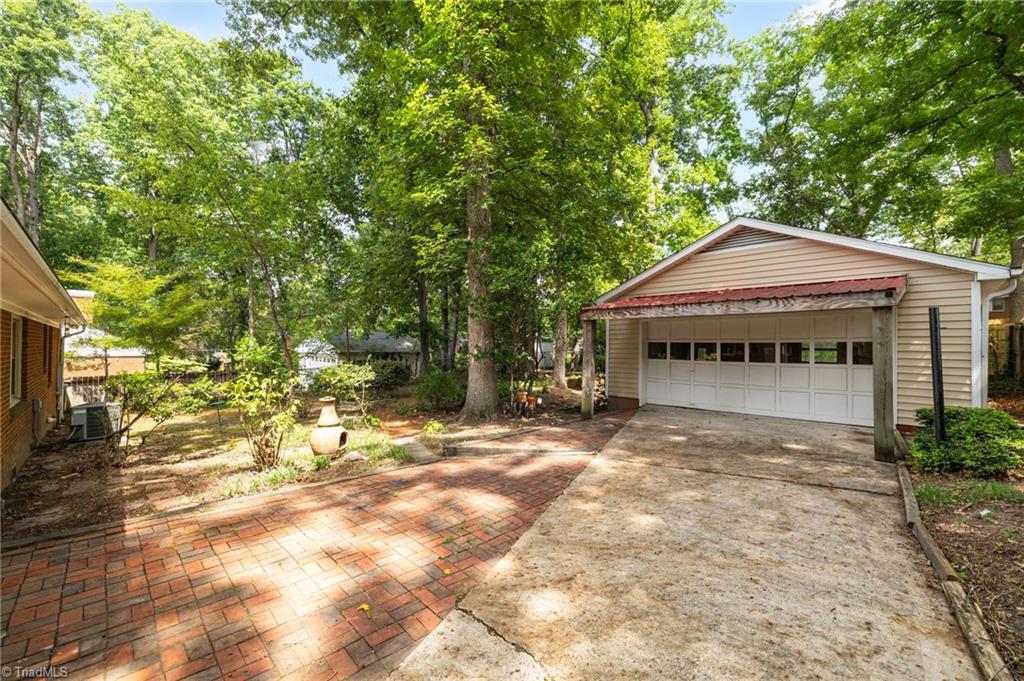 1002 Surry Drive Property Photo 27
