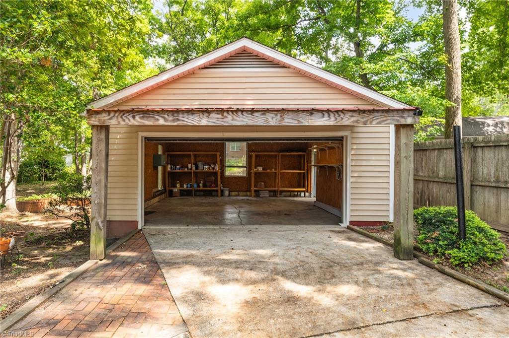 1002 Surry Drive Property Photo 33