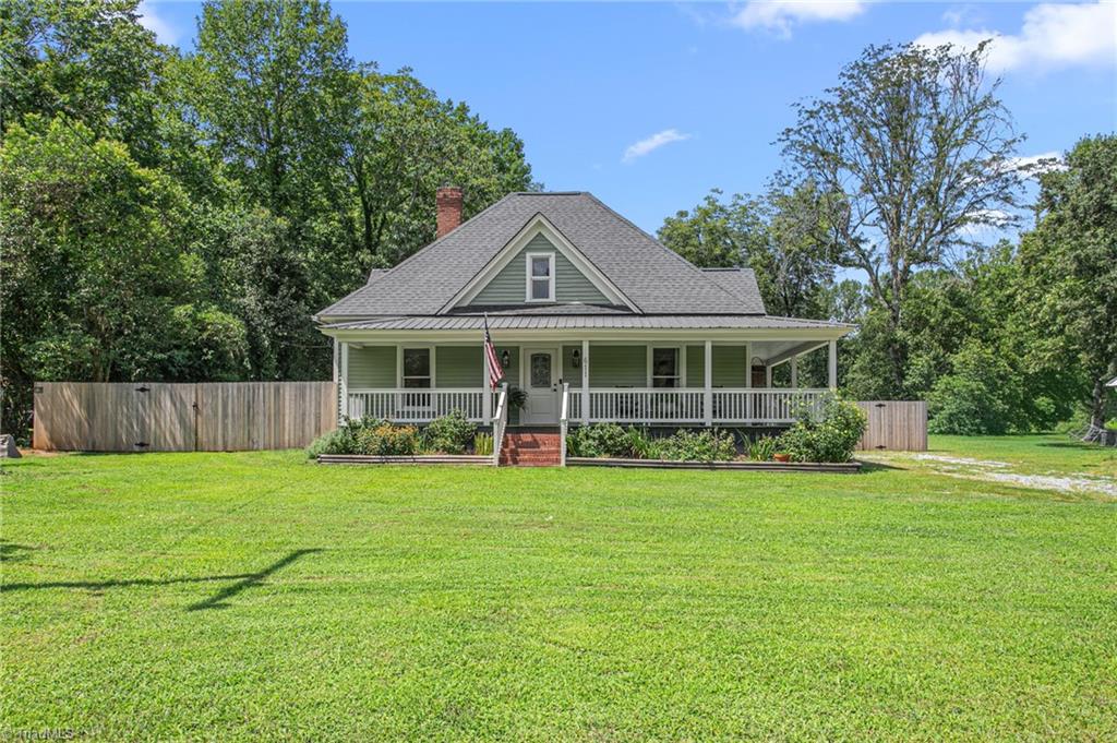 611 E Steeple Chase Road Property Photo 1