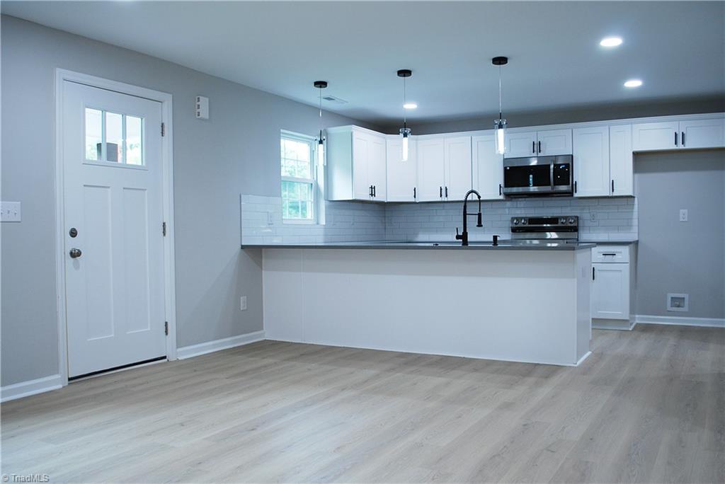 421 Webb Street Property Photo 3