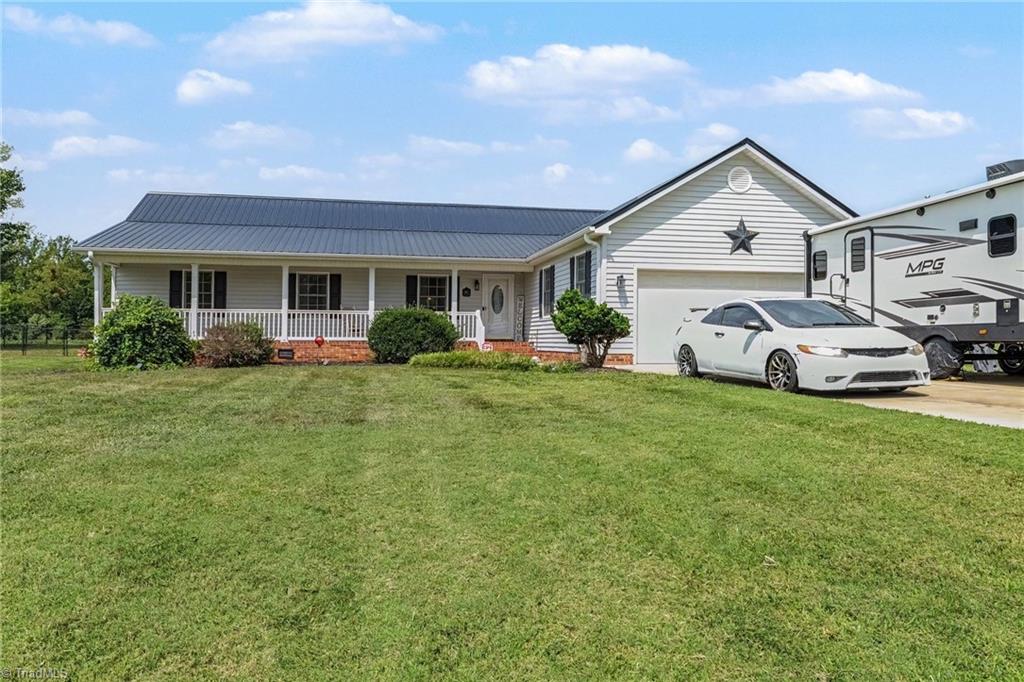 124 Glen Oaks Drive Property Photo 2