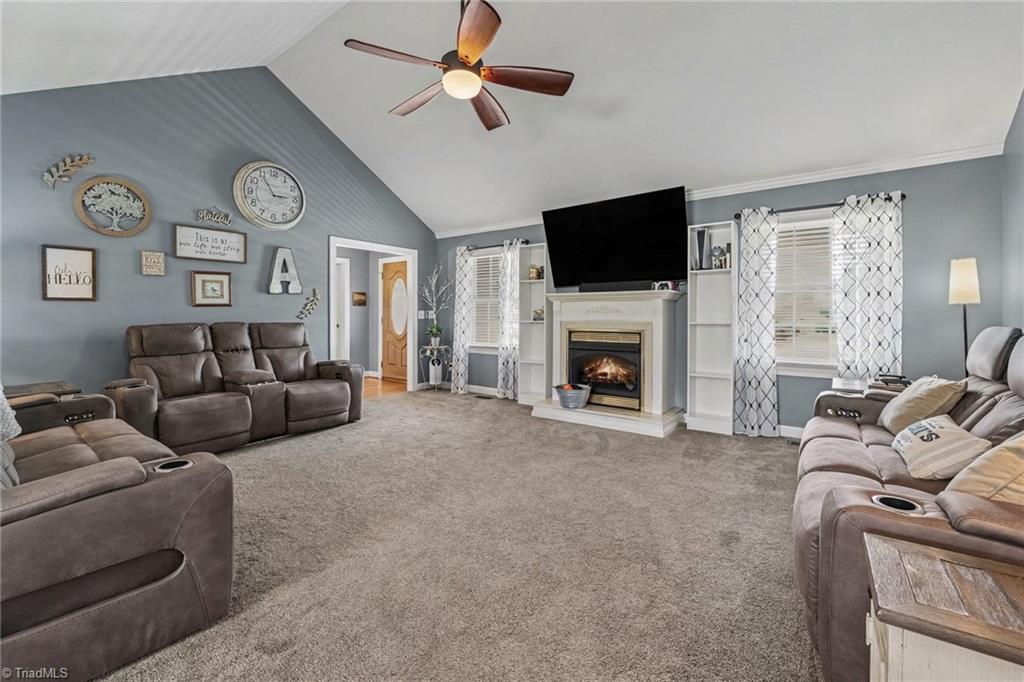 124 Glen Oaks Drive Property Photo 4