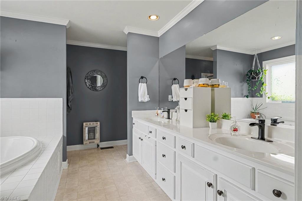 124 Glen Oaks Drive Property Photo 14