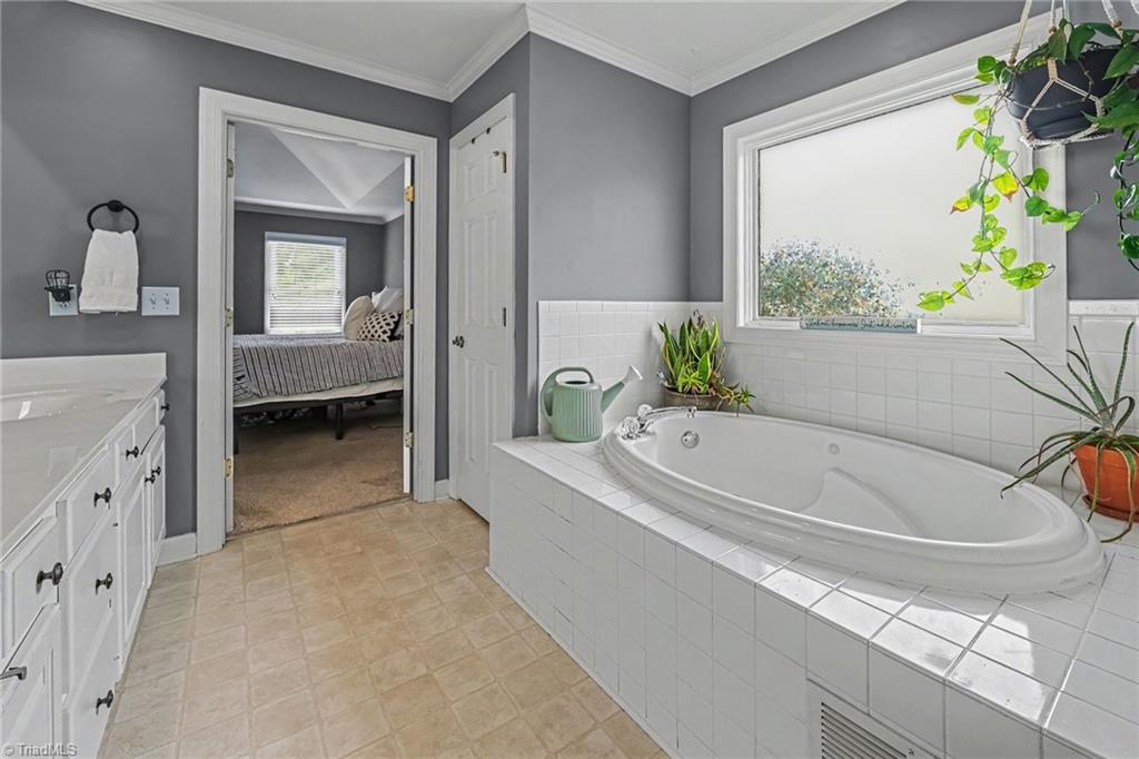 124 Glen Oaks Drive Property Photo 15