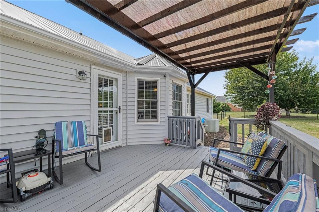 124 Glen Oaks Drive Property Photo 20