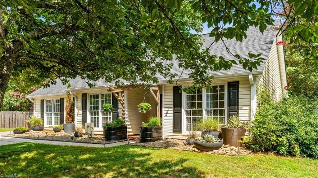 2412 Meadow Gate Drive Property Photo 3