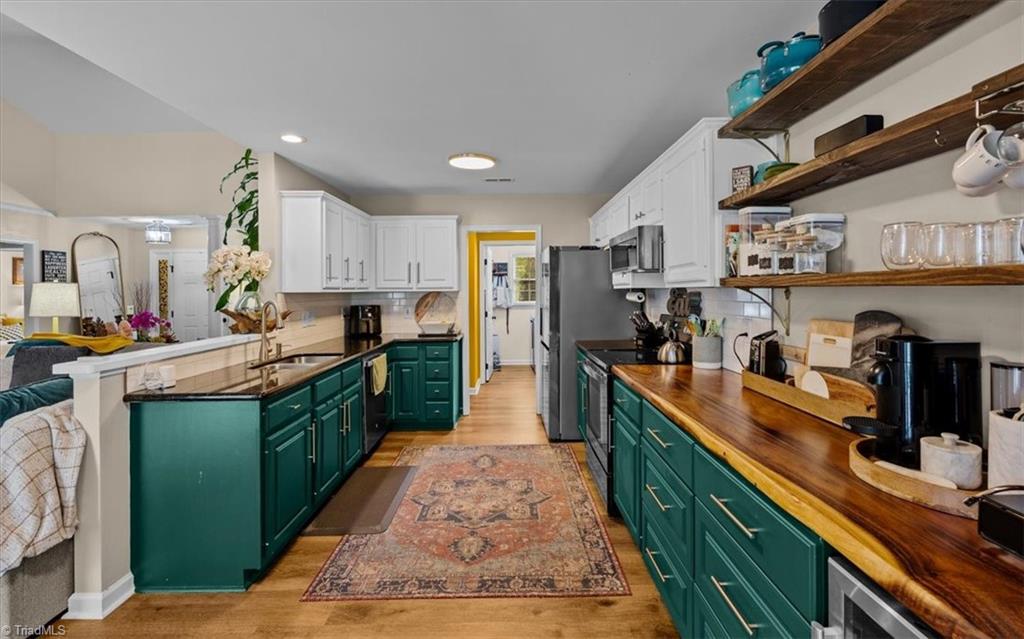2412 Meadow Gate Drive Property Photo 12