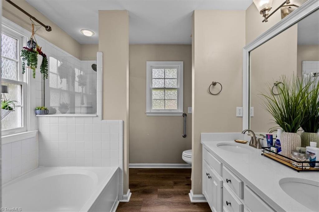 2412 Meadow Gate Drive Property Photo 25