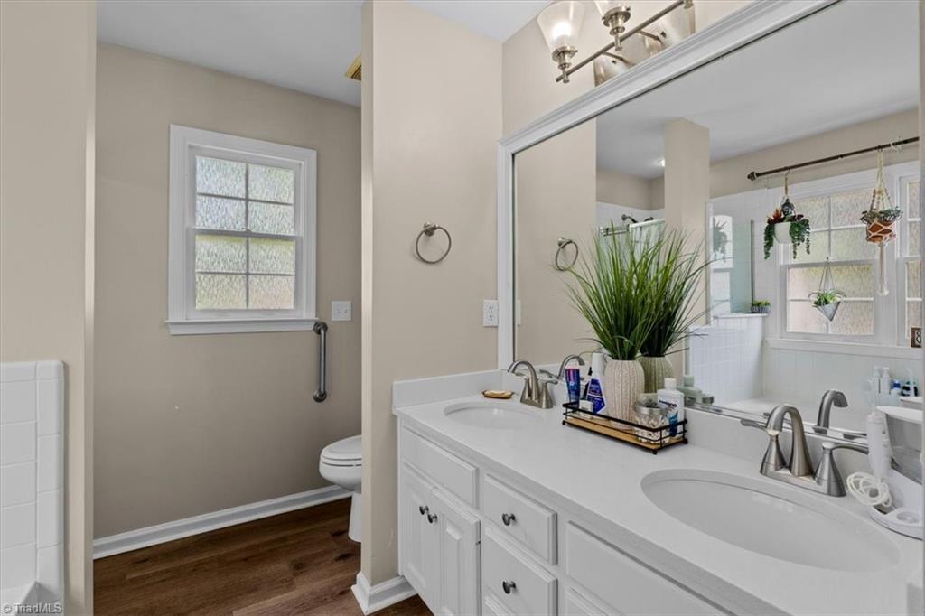 2412 Meadow Gate Drive Property Photo 28