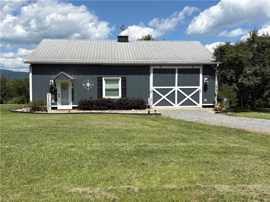 910 Hanks Street Property Photo 4