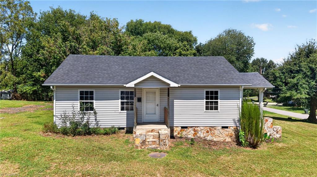 1623 E Meadow Road Property Photo 1