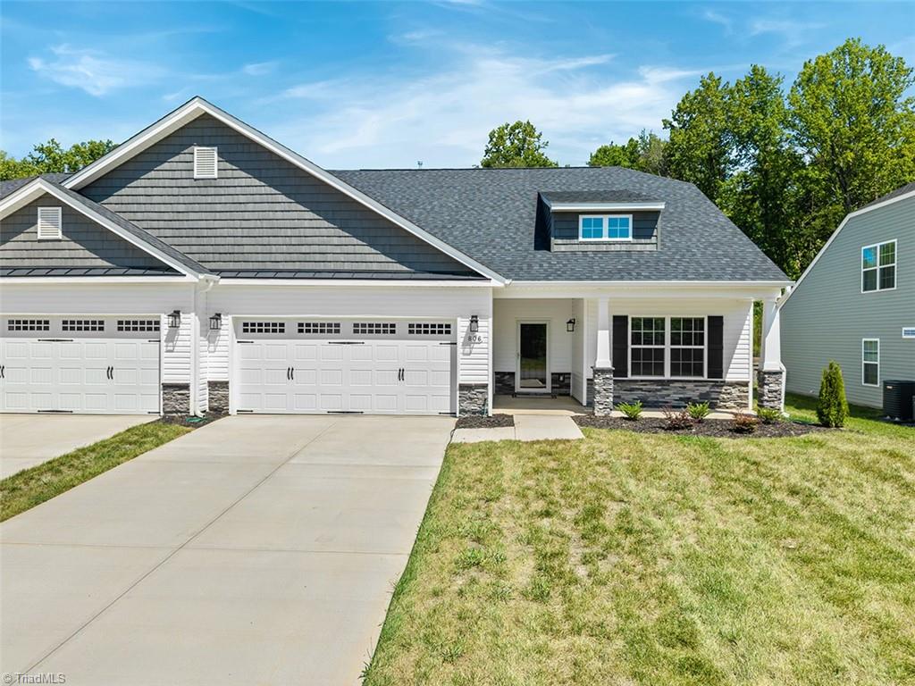 806 Dewfield Cove Property Photo 1