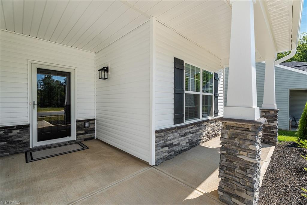 806 Dewfield Cove Property Photo 10