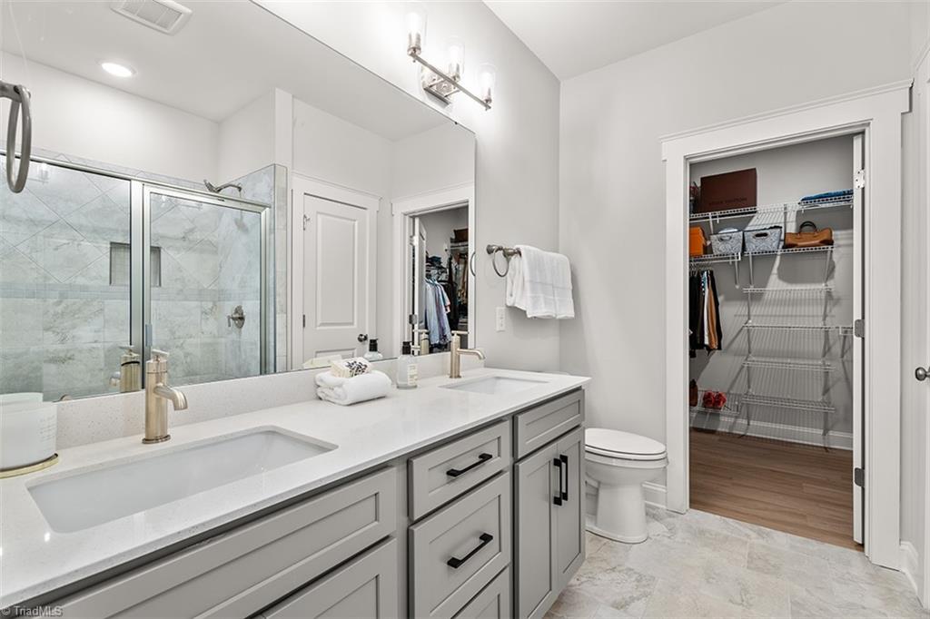 806 Dewfield Cove Property Photo 16