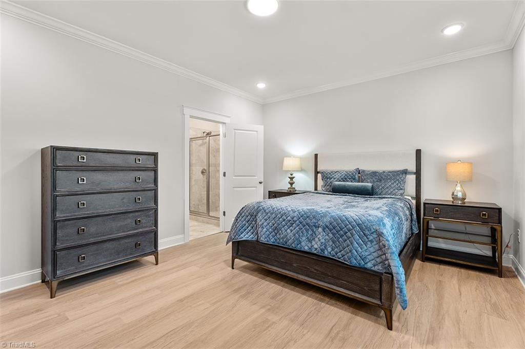 806 Dewfield Cove Property Photo 18