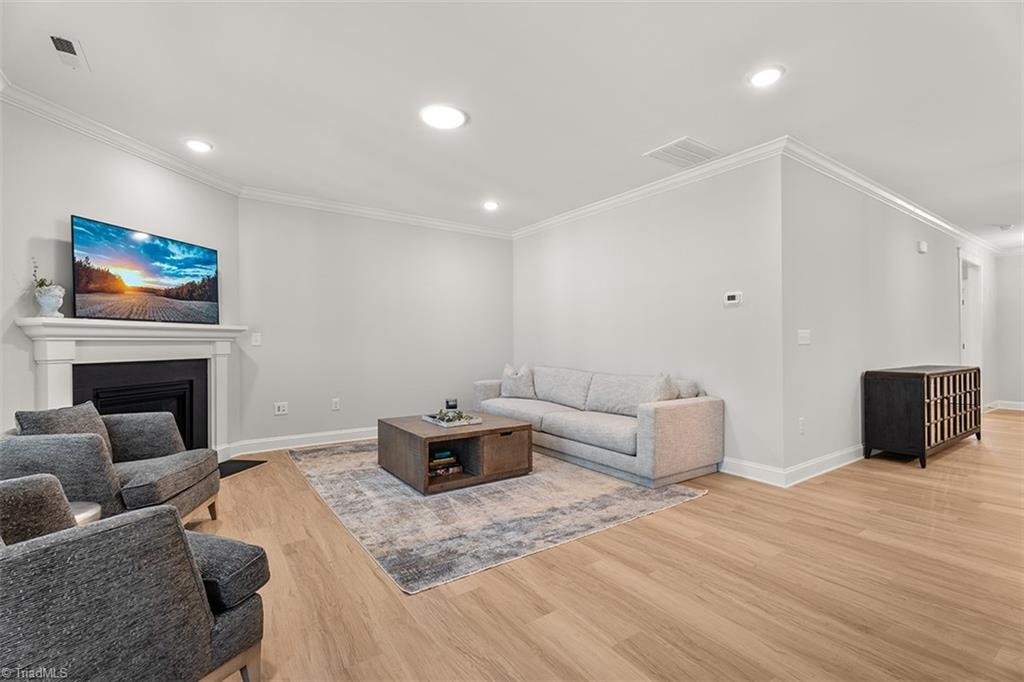 806 Dewfield Cove Property Photo 20