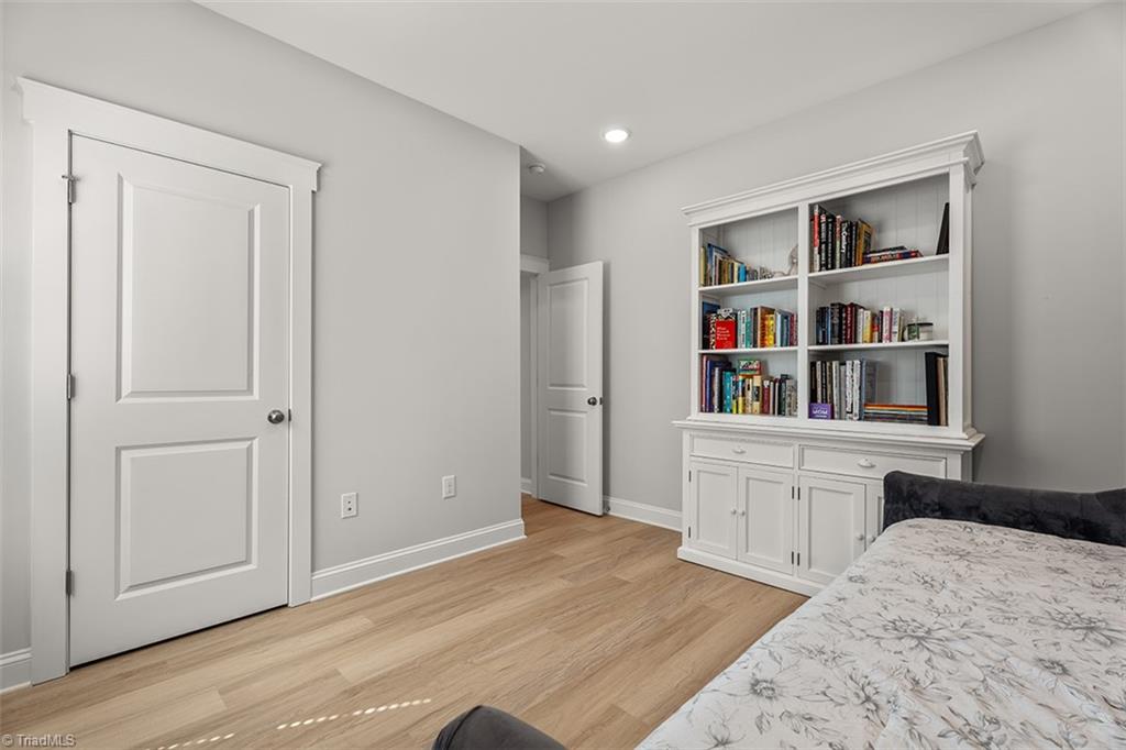 806 Dewfield Cove Property Photo 22