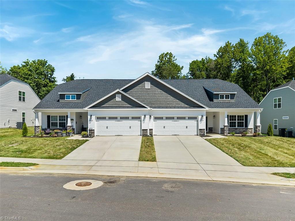 806 Dewfield Cove Property Photo 32