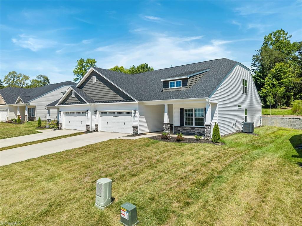806 Dewfield Cove Property Photo 33