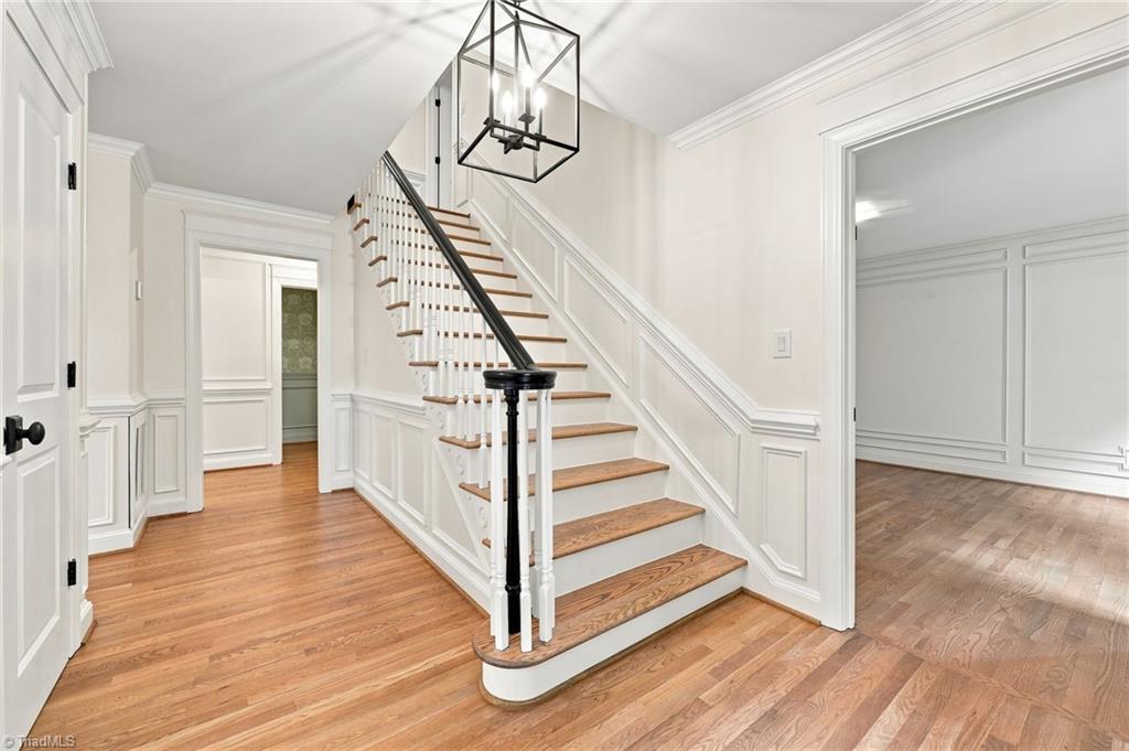 5704 Forest Manor Drive Property Photo 4