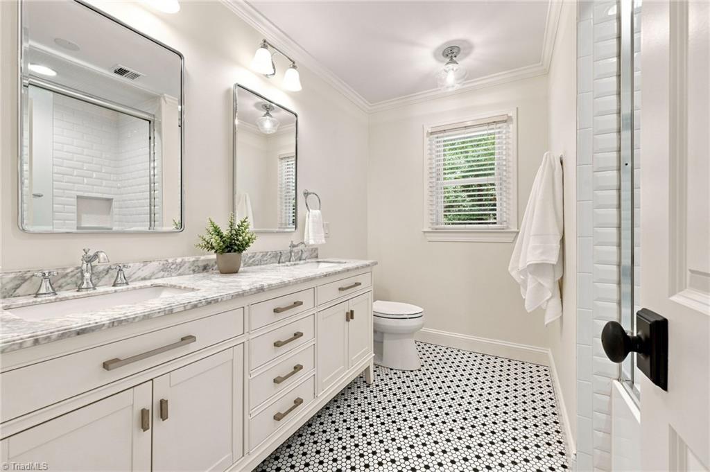 5704 Forest Manor Drive Property Photo 32