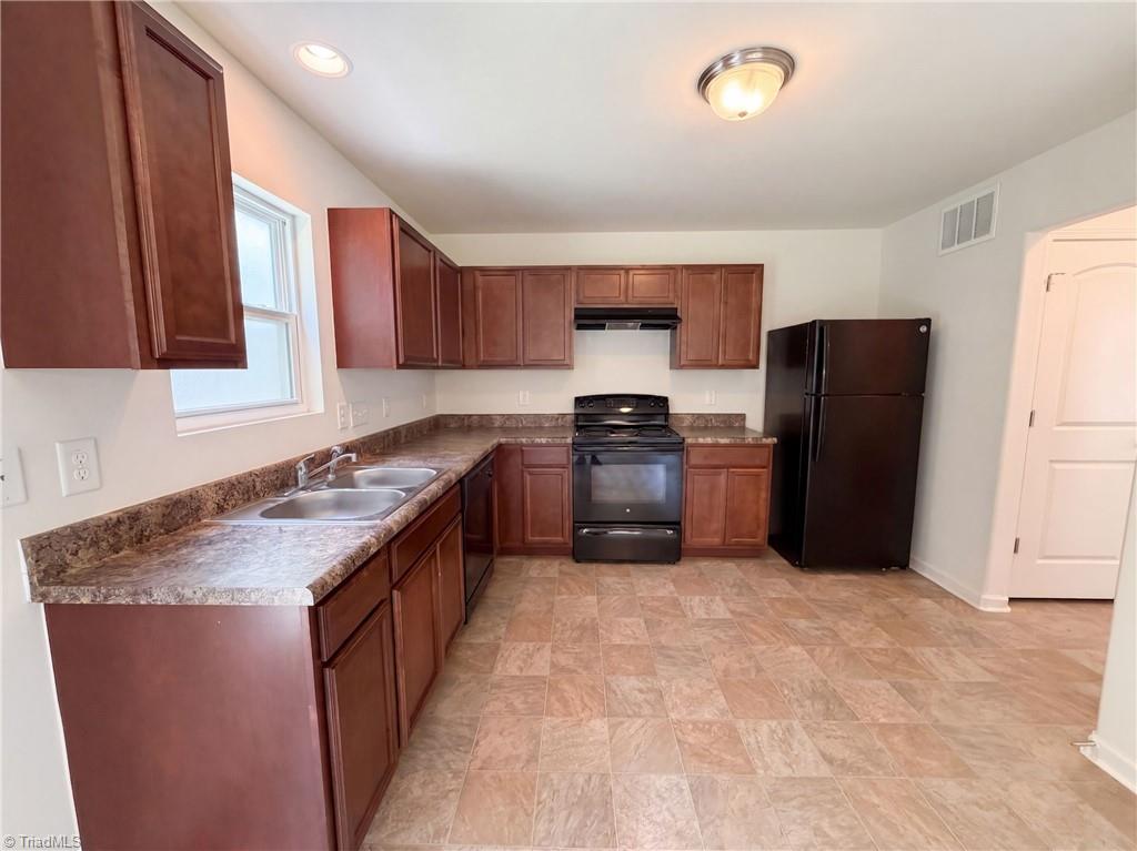 411 Sandybrooke Drive Property Photo 2