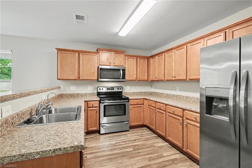 1522 Weatherend Drive Property Photo 8