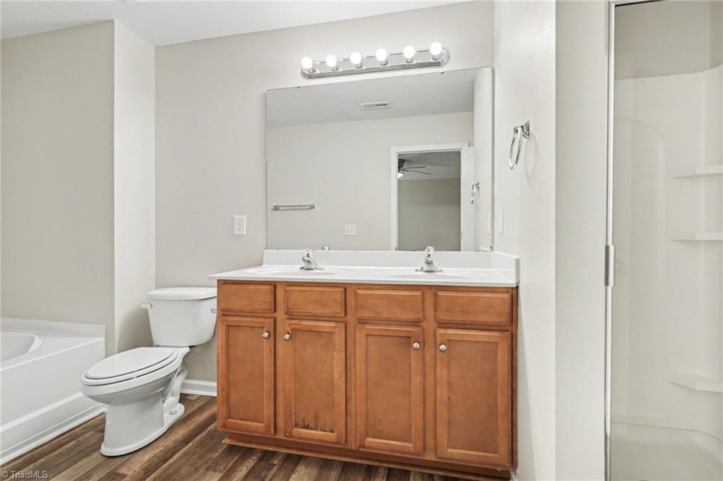 1522 Weatherend Drive Property Photo 17