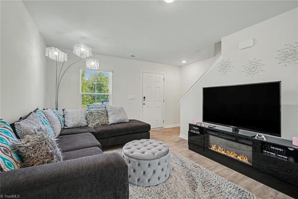 154 Stone River Way Property Photo 4