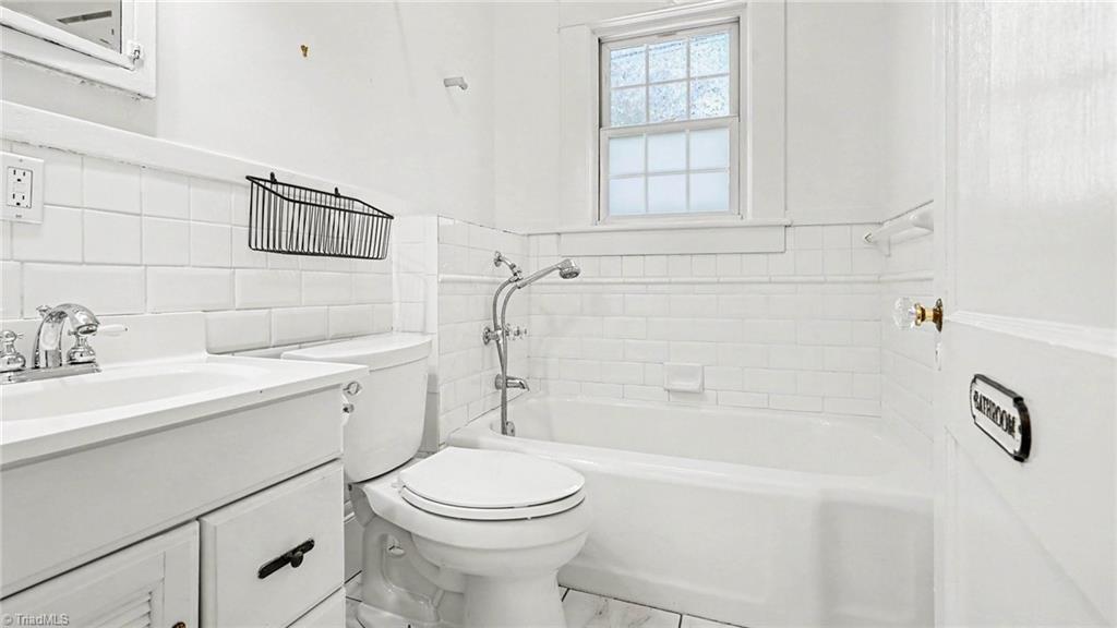 411 S Elam Avenue Property Photo 21