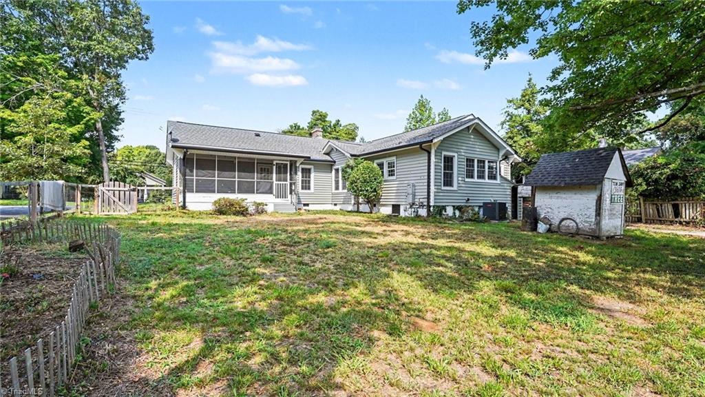 411 S Elam Avenue Property Photo 26